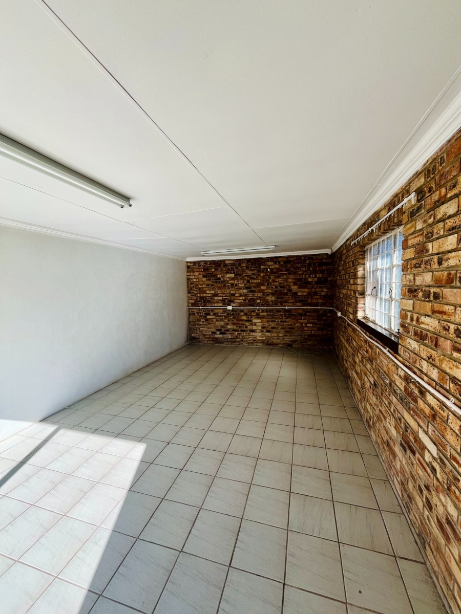 4 Bedroom Property for Sale in Flamwood North West